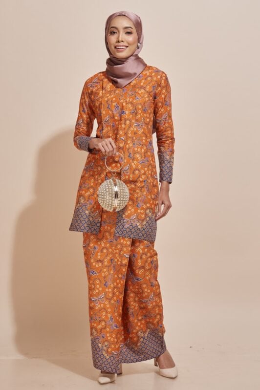 Habra Haute Kyna Kutu Baru Kebaya Batik Kebaya Moden Kebaya Modern Baju Kurung Batik Baju Kebaya Malaysia Batik Indonesia Batik Malaysia Raya Koleksi Raya 2019 KY01