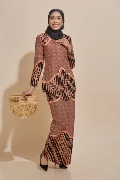 habra haute kebaya nyonya kebaya batik malaysia indonesia batik cotton kebaya moden kebaya peplum kebaya batik jawa kebaya batik modern kebaya batik 2019 kara kebaya batik kr72